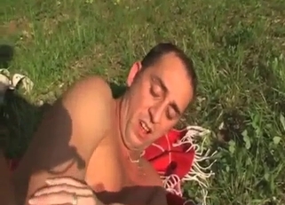 Outdoors blowjob by a good daughter